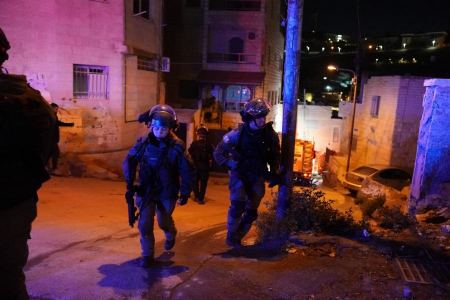 اعتقال 9 اشخاص من سكان حي العيسوية بالقدس للإشتباة بتورطهم بجرائم على خلفية قومية